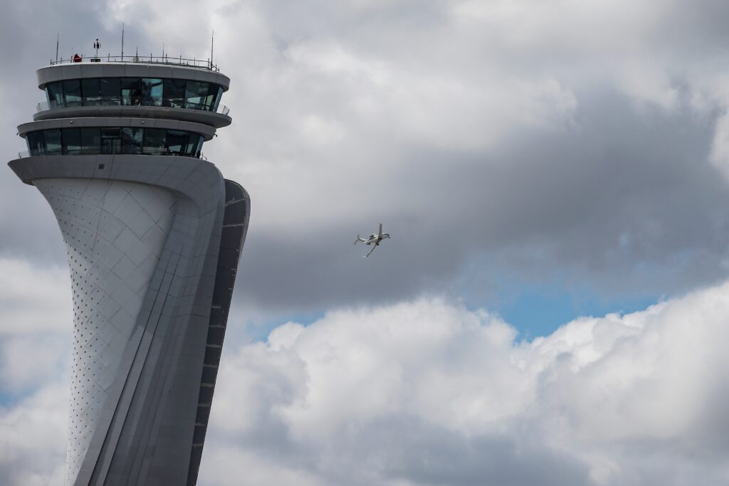 Ο Ερντογάν κόβει την κορδέλα του νέου γιγαντιαίου αεροδρομίου της Κωνσταντινούπολης