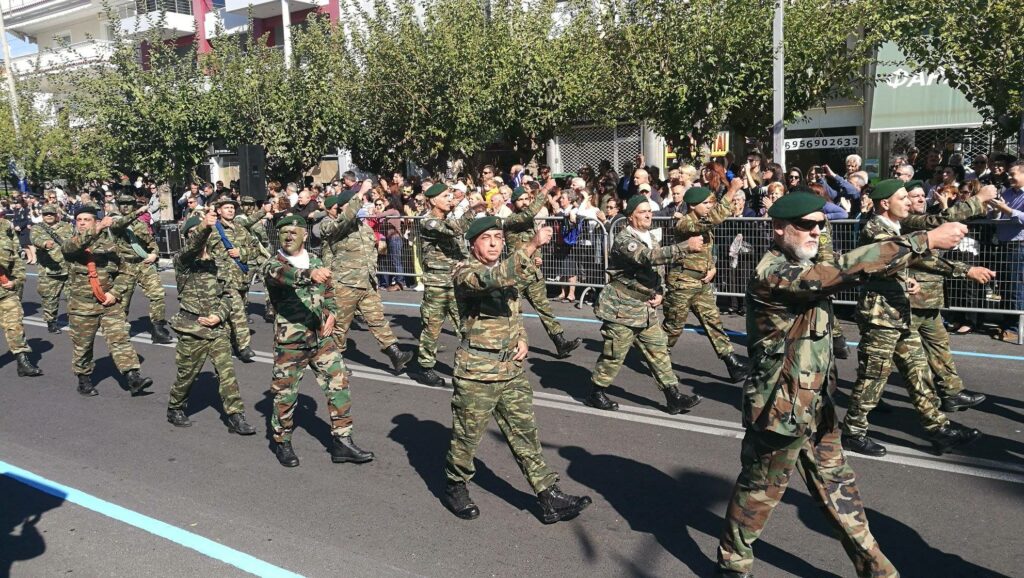 Οι ακροδεξιοί φίλοι της Χ.Α. που είχαν καταλάβει τον χώρο για το τέμενος στον Βοτανικό παρέλασαν στην Αργυρούπολη (Photos – Video)