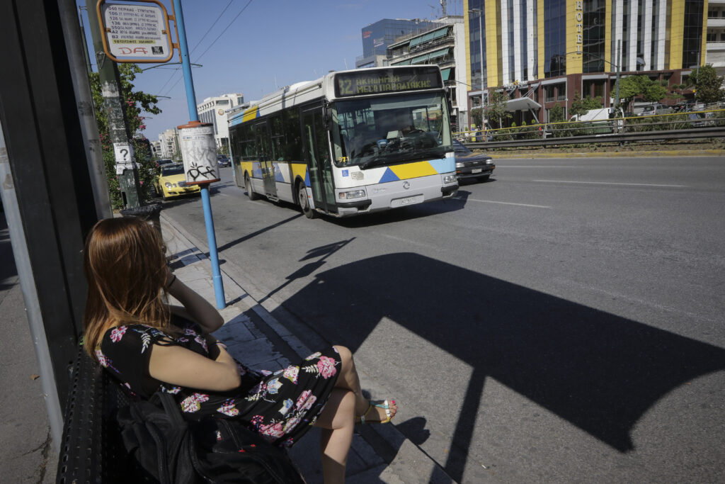 Πέντε επιθέσεις με πέτρες και αεροβόλα σε λεωφορεία του ΟΑΣΑ