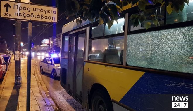 Μια τραυματίας από επίθεση σε τραίνο του Ηλεκτρικού – Επίθεση με προσαγωγές σε λεωφορείο στη Συγγρού