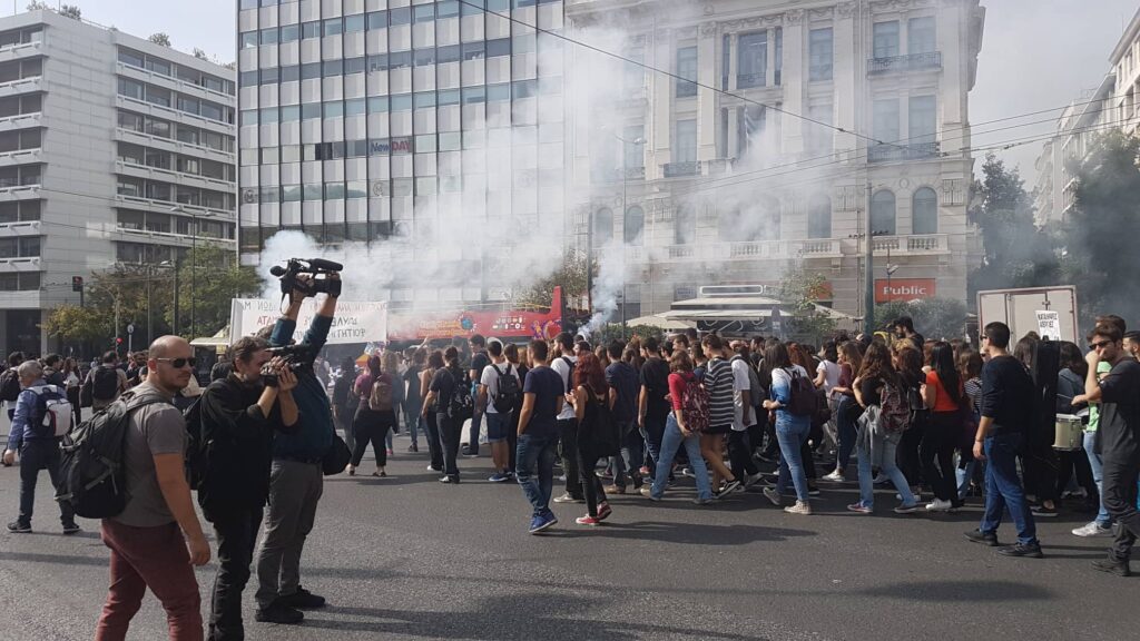 Πορείες στο κέντρο – Φοιτητές και ιδιωτικοί υπάλληλοι (Photos)