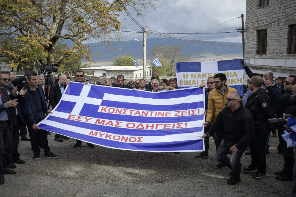 Τέσσερις προσαγωγές στην Κακαβιά πριν την κηδεία Κατσίφα (Video)