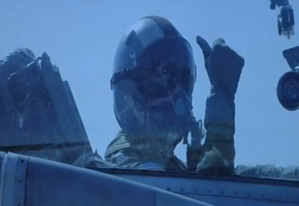 Αφιέρωμα της Πολεμικής Αεροπορίας στον Τσίπρα με… ροκιές (Video)