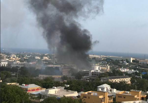 Σομαλία: Τουλάχιστον 17 νεκροί από επίθεση καμικάζι με παγιδευμένα αυτοκίνητα (Photos)