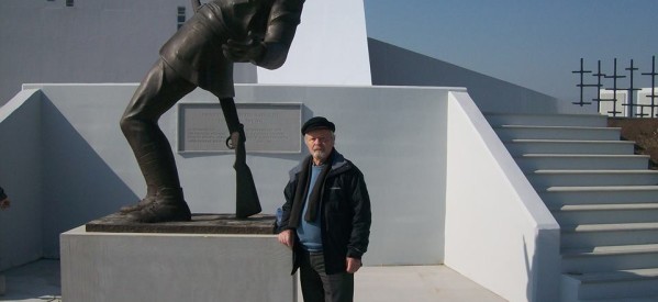 «Έφυγε» ο Γρ. Ριζόπουλος, αγωνιστής του ΚΚΕ και γλύπτης του εμβληματικού «Μακρονησιώτη Αγωνιστή» (Photo)