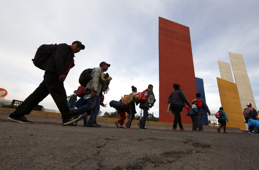 Ξεκίνησαν και πάλι την πορεία τους προς τις ΗΠΑ οι 5.000 μετανάστες στο Μεξικό