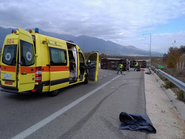 Σοβαρό τροχαίο με ανατροπή δύο οχημάτων στην Εγνατία Οδό (Photos)