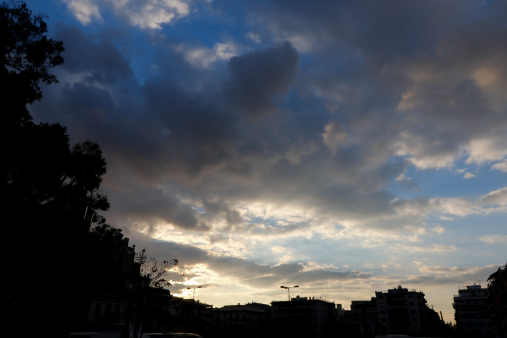 Συννεφιασμένος ο καιρός – Μικρή πτώση της θερμοκρασίας