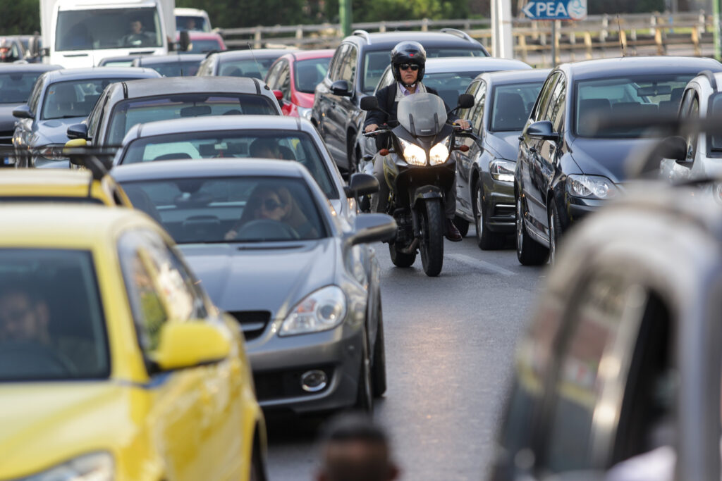 Μποτιλιάρισμα στην Ποσειδώνος μετά από τροχαίο