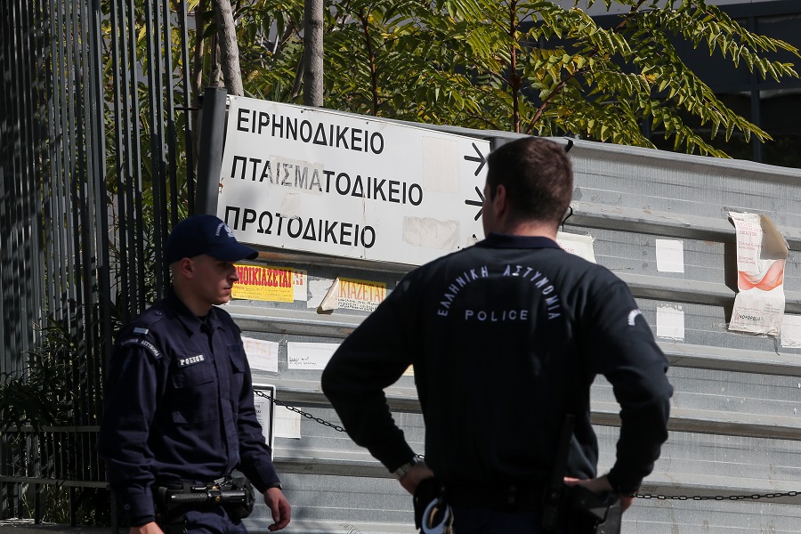 ΕΔΕ για τον τραυματισμό αστυνομικών στο Πρωτοδικείο Αθηνών