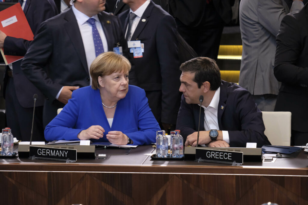 Bloomberg: «Πλάτη» της Γερμανίας σε Τσίπρα για τις συντάξεις