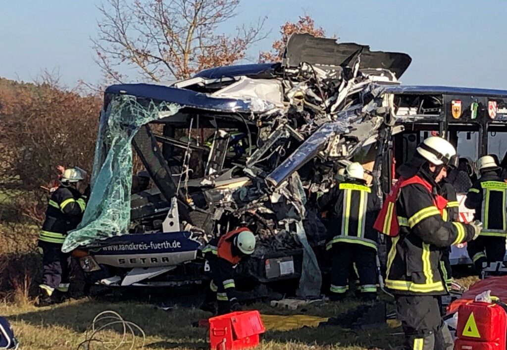 Γερμανία: 40 τραυματίες από σύγκρουση σχολικών λεωφορείων (Photos)