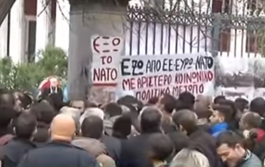 Προπηλάκισαν βουλευτές του ΣΥΡΙΖΑ έξω από το Πολυτεχνείο (Video)