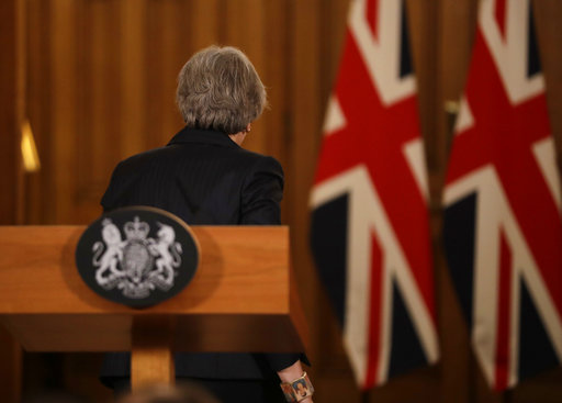 Μέι: Πιθανή ανατροπή μου θα καθυστερούσε τη διαδικασία του διαζυγίου Βρετανίας-ΕΕ