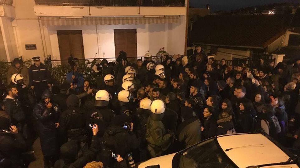 Ένταση και ακύρωση εκδήλωσης στις Συκεές Θεσσαλονίκης με ομιλητή τον Κώστα Γαβρόγλου (Video)