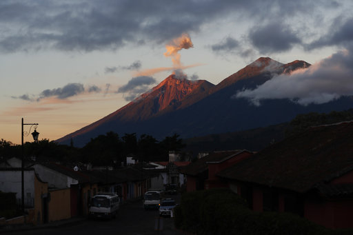 Γουατεμάλα: Βρυχάται το ηφαίστειο Φουέγκο – Ανησυχία (Video & Photos)
