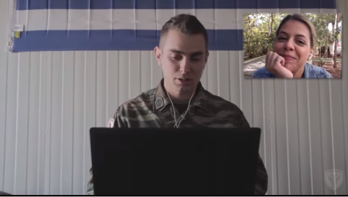 Το βίντεο του ΓΕΣ που έγινε viral: «Μωρό μου έχουμε ίντερνετ στο Στρατό» (Video)
