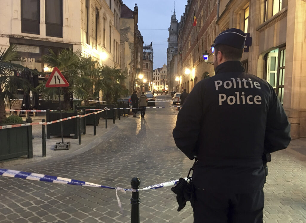 Άνδρας μαχαίρωσε αστυνομικό στις Βρυξέλλες και φώναξε «Αλλάχου Ακμπάρ»