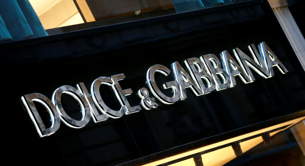 Σφοδρές αντιδράσεις στην Κίνα από διαφήμιση της Dolce & Gabbana με… chopsticks (Video)
