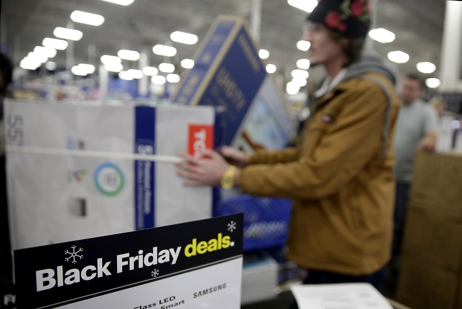 Φρενίτιδα στις ΗΠΑ για το Black Friday: Οι Αμερικανοί αψήφησαν το κρύο και σχημάτισαν μεγάλες ουρές αναζητώντας προσφορές (Photos)