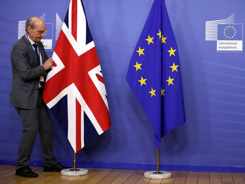 Βρετανία: Υπουργική διάψευση ότι η ψηφοφορία για το Brexit θα αναβληθεί