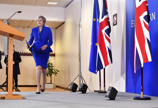Σε συμπληγάδες η Μέι: Tρία σενάρια εάν η βρετανική βουλή καταψηφίσει τη συμφωνία με ΕΕ