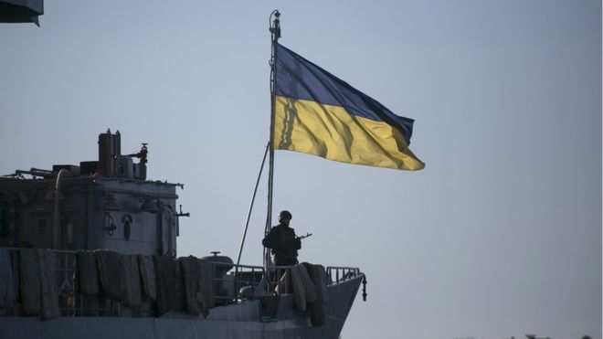 Ένταση στη Μαύρη Θάλασσα: Η Ουκρανία κατηγορεί την Ρωσία ότι έπληξε πολεμικό πλοίο της
