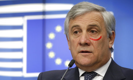 Αντόνιο Ταγιάνι: Γιατί ο Πρόεδρος του Ευρωκοινοβουλίου έβαψε με κραγιόν το πρόσωπό του;