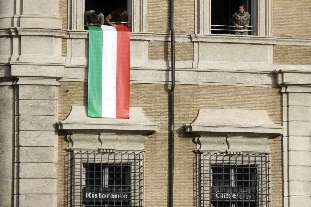 Τα «γυρίζει» τώρα η Ιταλία για τον προϋπολογισμό – Υποχωρούν Ντι Μάιο και Σαλβίνι