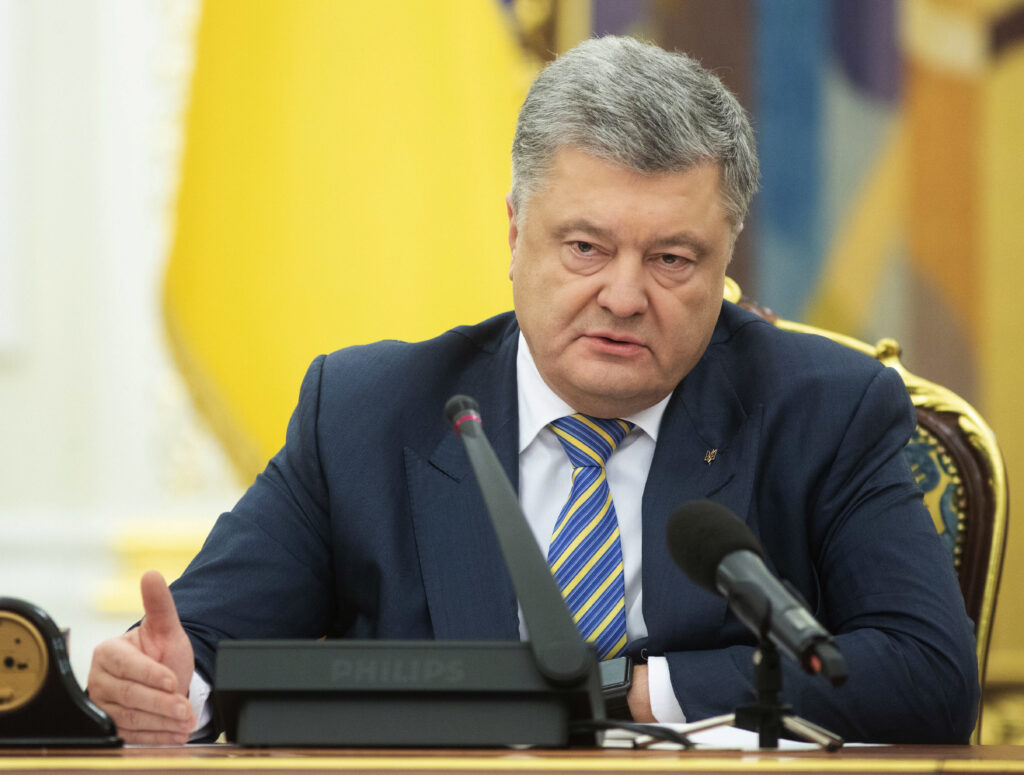 Εξελίξεις στην Ουκρανία: O Ποροσένκο κήρυξε στρατιωτικό νόμο στη χώρα