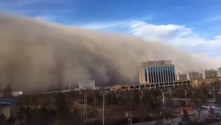Εντυπωσιακό βίντεο: Αμμοθύελλα «εξαφανίζει» κινεζική πόλη
