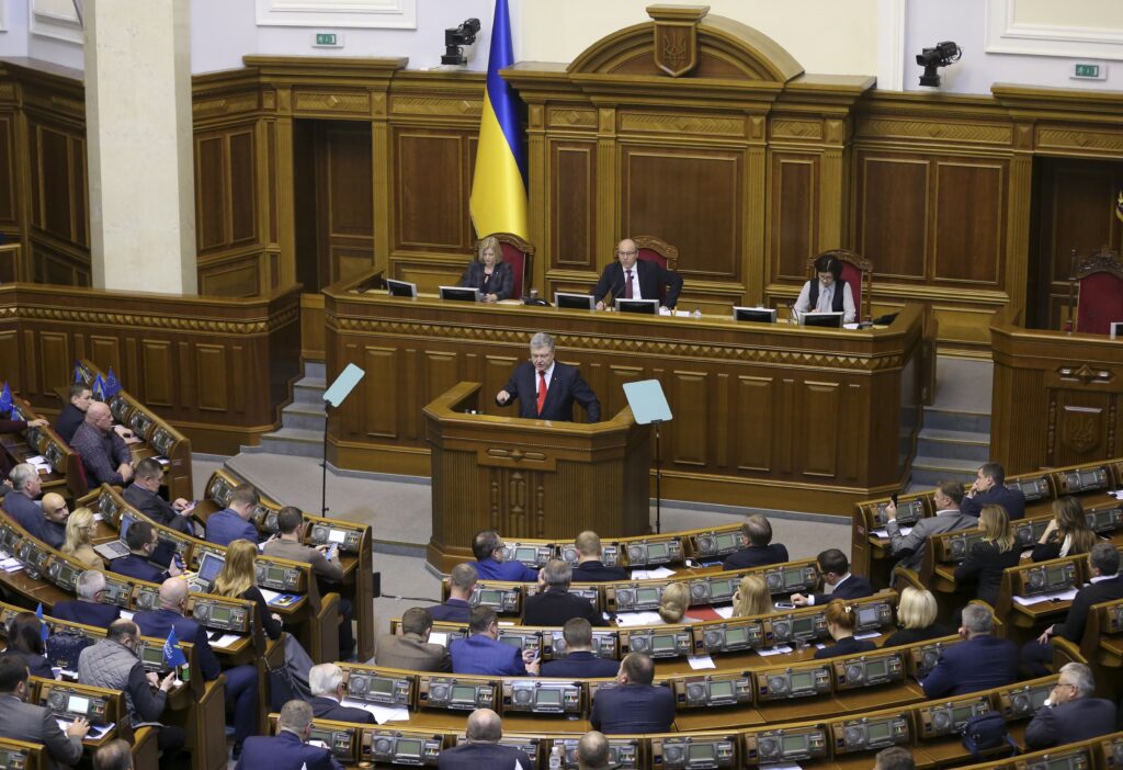 Ραγδαίες οι εξελίξεις στην Ουκρανία: «Ναι» στον στρατιωτικό νόμο και από το Κοινοβούλιο
