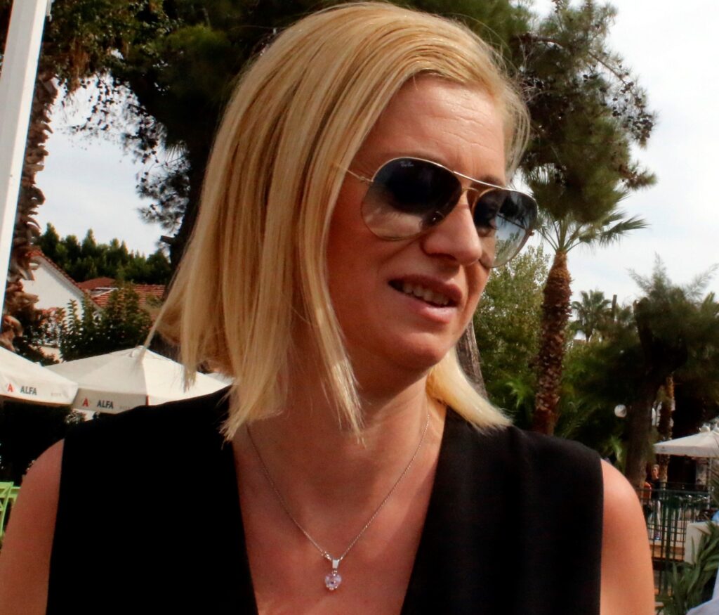 Απίστευτη επίθεση από την Ραχήλ Μακρή σε δημοτικό σχολείο: «Φορέστε τσαντόρ και στα τέσσερα, ραγιάδες»!