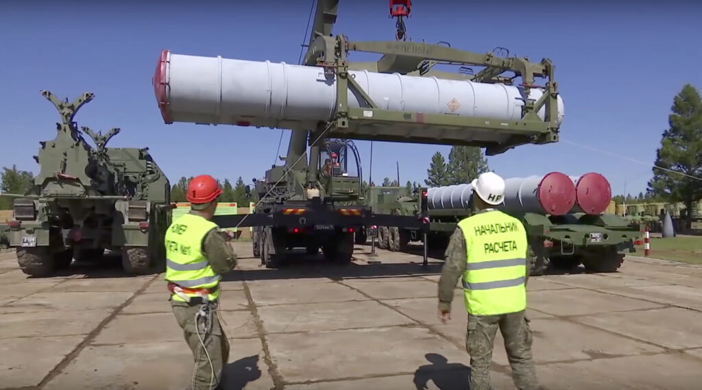 Επίδειξη δύναμης από την Ρωσία: Στέλνει πυραύλους S-400 στην Κριμαία