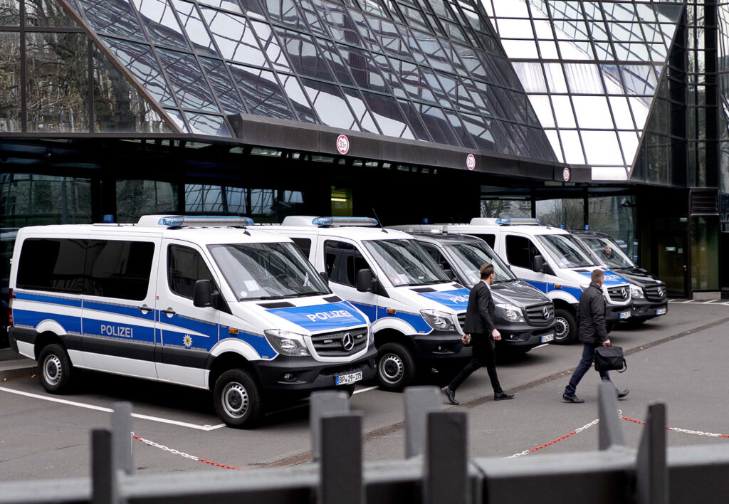 Γερμανία: Έφοδος στην Deutsche Bank για ξέπλυμα μαύρου χρήματος (Photos)