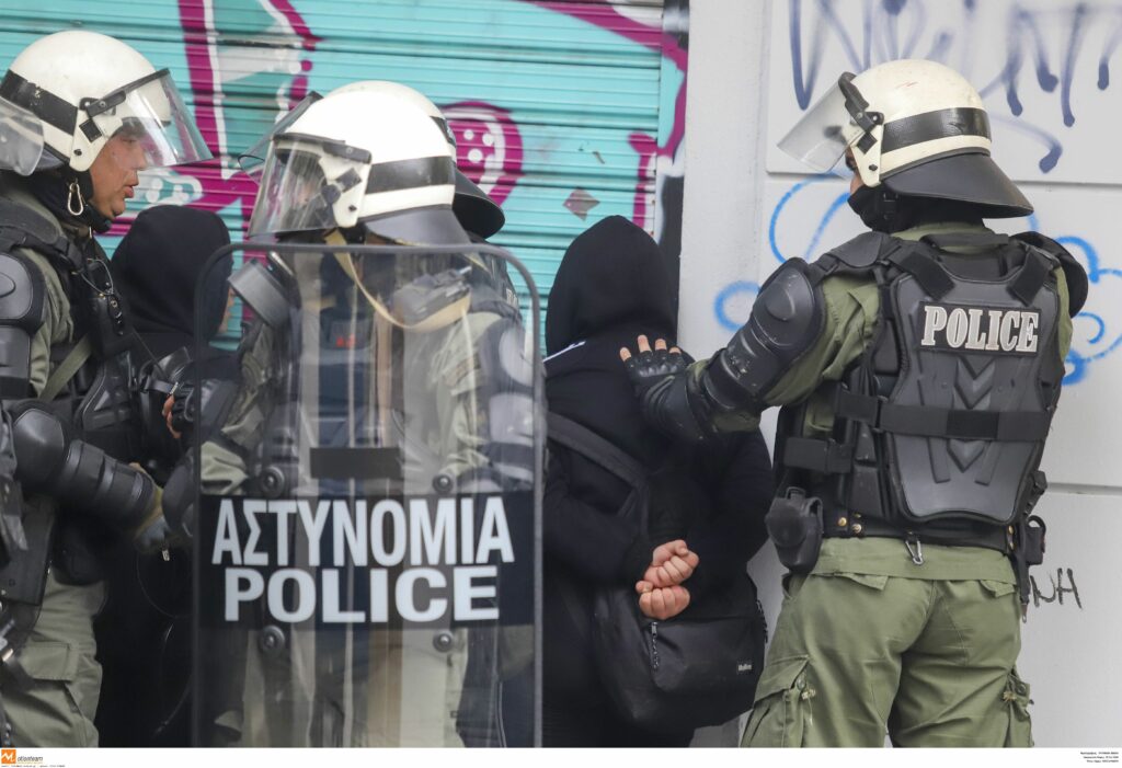 Μαθητική κινητοποίηση στη Θεσσαλονίκη «για τη Μακεδονία» με συνθήματα κατά Μπουτάρη και επεισόδια (Photos + Video)