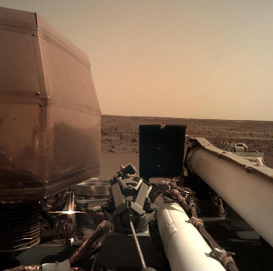 Τις πρώτες του φωτογραφίες έστειλε το InSight από τον Άρη