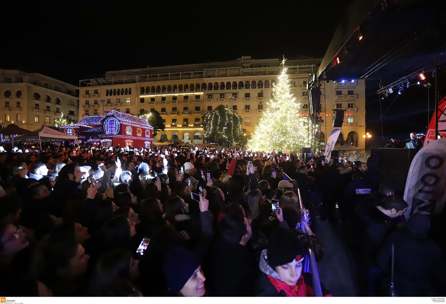 Θεσσαλονίκη: Άναψε το χριστουγεννιάτικο δέντρο (Photos)