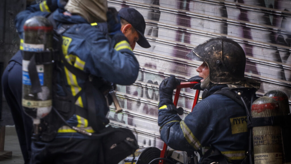 Πυρκαγιά σε Κέντρο Υποδοχής Προσφύγων στο Λαύριο – Απεγκλωβίστηκαν οκτώ άτομα