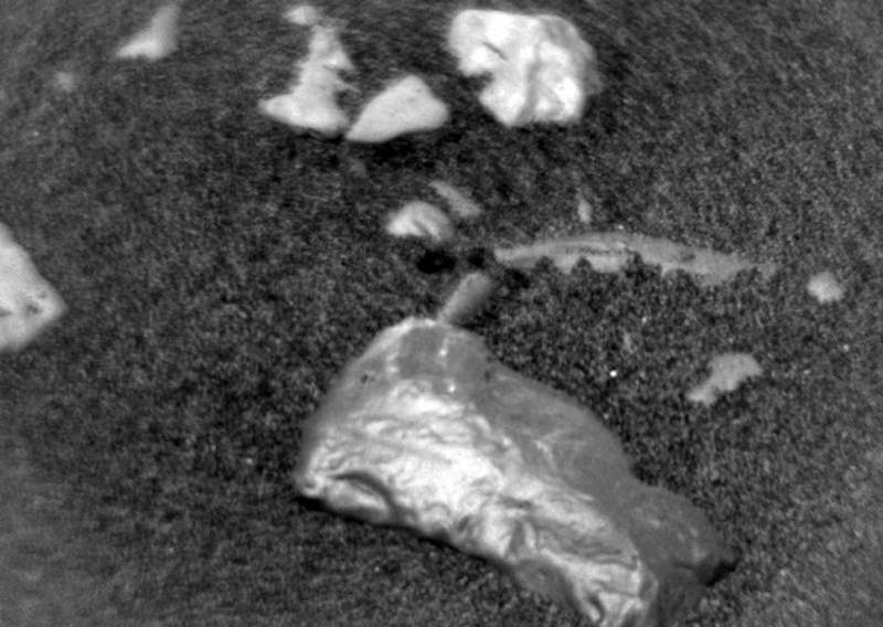«Χρυσή» πέτρα ανακάλυψε το ρόβερ της NASA στον Άρη