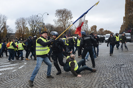 Γέμισαν τα κελιά στο Παρίσι: Σε προσωρινή κράτηση 378 διαδηλωτές μετά τα βίαια επεισόδια