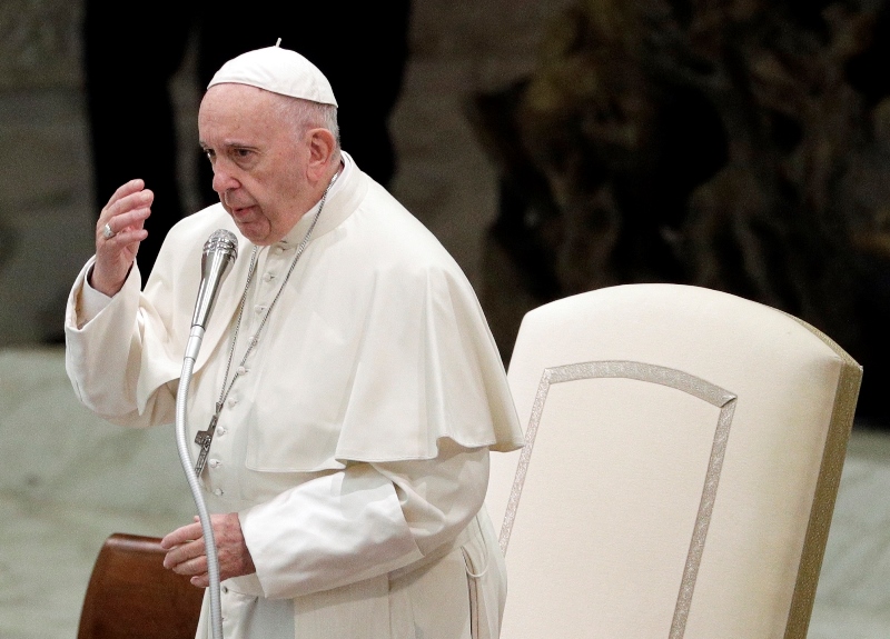 Ο πάπας Φραγκίσκος κλείνει την πόρτα της Εκκλησίας στους ομοφυλόφιλους κληρικούς
