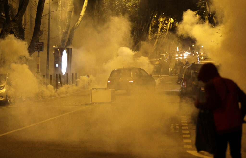 Γαλλία: Πέθανε 80χρονη που είχε τραυματιστεί από δακρυγόνο στη Μασσαλία