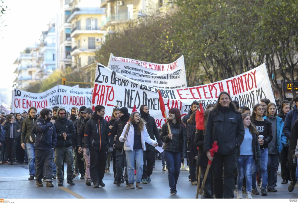 Θεσσαλονίκη: Πορεία για τον Αλέξανδρο Γρηγορόπουλο – Κατάληψη της Θεολογικής (Photos + Video)