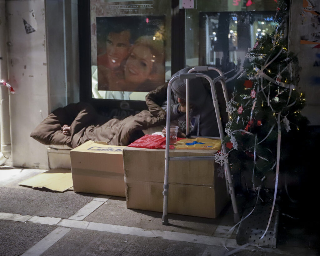 «Άστεγα» Χριστούγεννα στο κέντρο της πόλης (Photos)