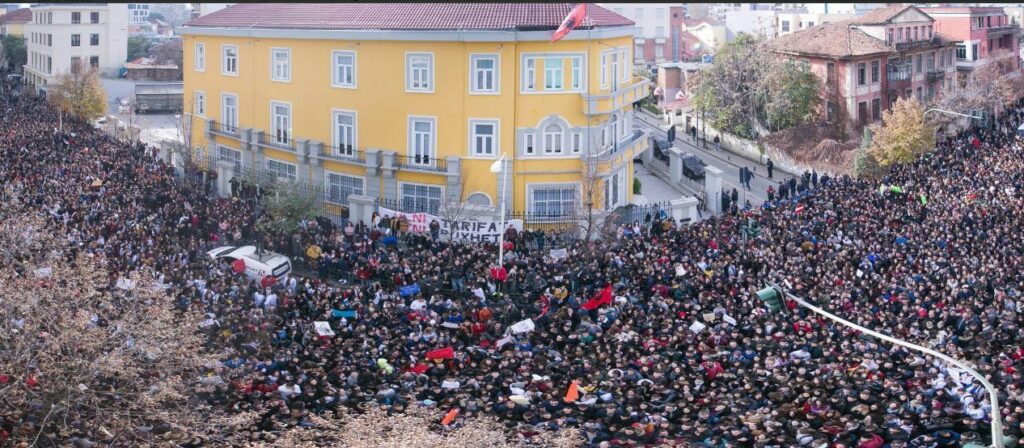 Αλβανία: Μεγάλες φοιτητικές διαδηλώσεις για μείωση των διδάκτρων (Video)