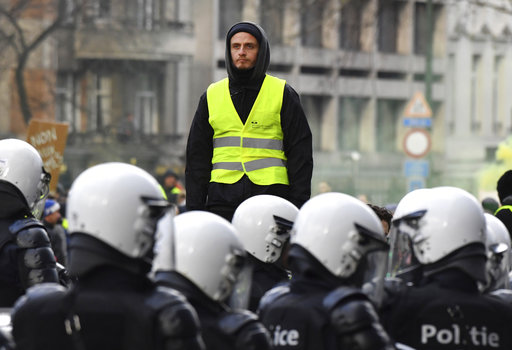 Γαλλία: Αύριο θα συζητηθεί η πρόταση μομφής εναντίον της κυβέρνησης Μακρόν