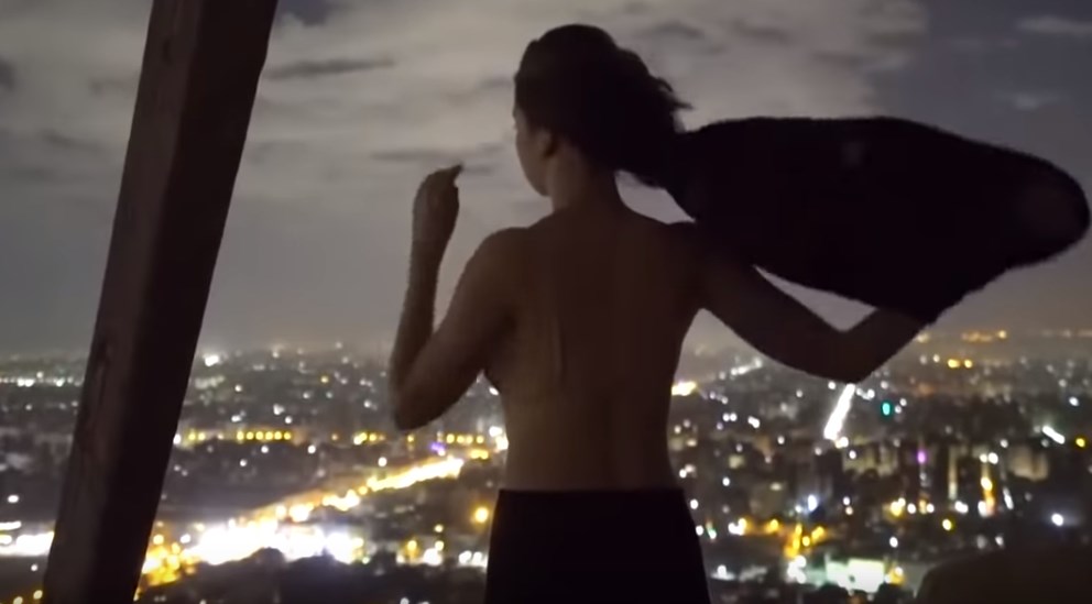 Οργή και ανθρωποκυνηγητό στην Αίγυπτο για το ζευγάρι που βιντεοσκοπήθηκε γυμνό στην κορυφή της Μεγάλης Πυραμίδας (Video)