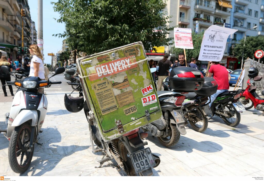 Δικαίωση για τους ντελιβεράδες η νέα εγκύκλιος: Υποχρέωση του εργοδότη το μηχανάκι και η βενζίνη