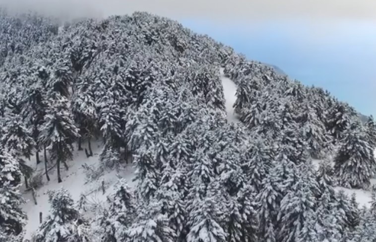 Η πανέμορφη χιονισμένη Κεφαλονιά από drone (Video)
